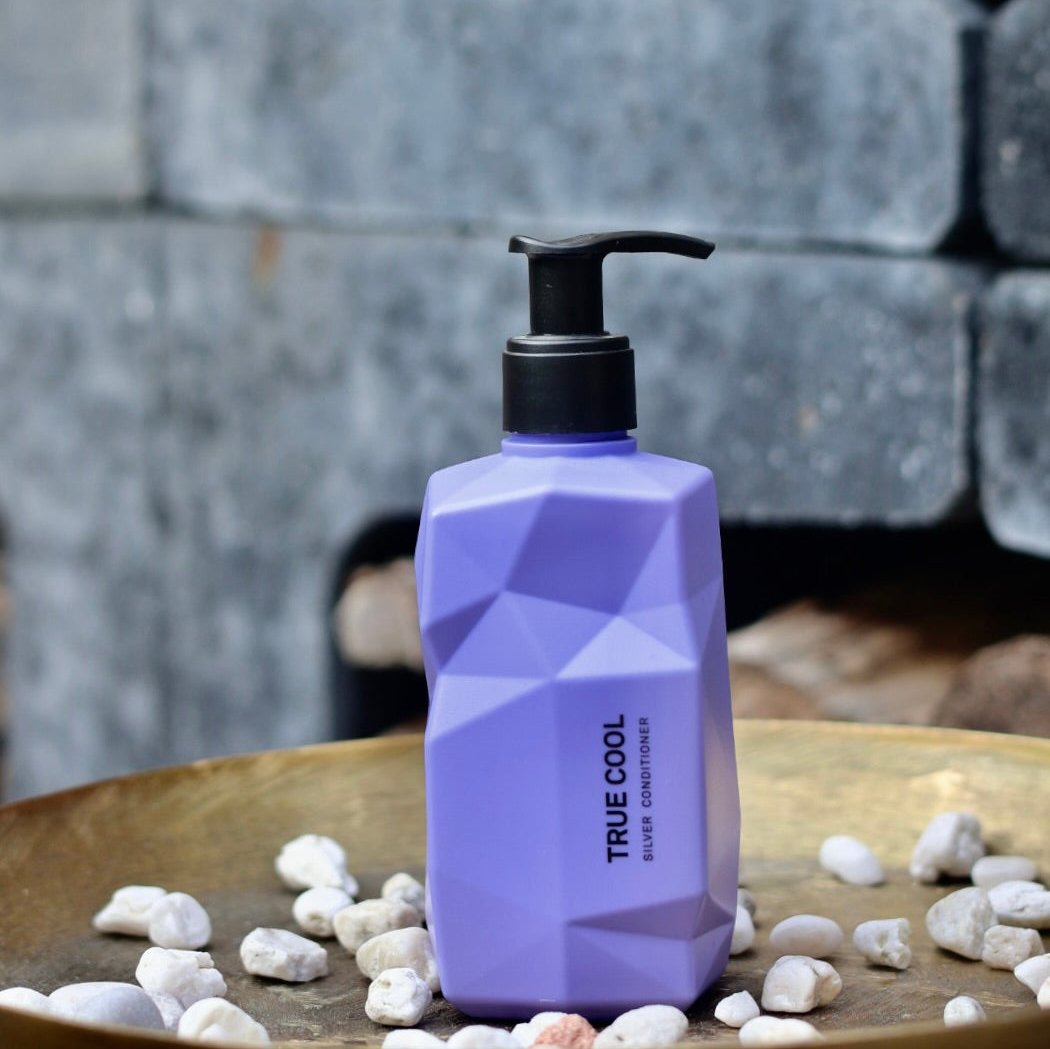 Nine Yards, True cool silver conditioner, neutraliseert onnodig geeltinten in blond en grijs haar, 100% vegan, is vrij van parabenen,sulfaten en MIT